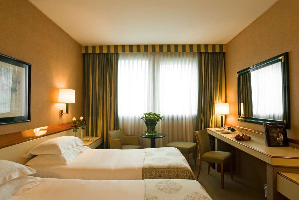 Starhotels President Genoa Bilik gambar
